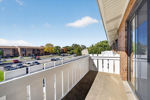 2000 Bayside Drive 313, Palatine, IL 60074