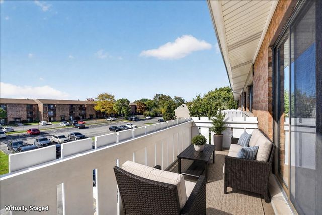 2000 Bayside Drive 313, Palatine, IL 60074