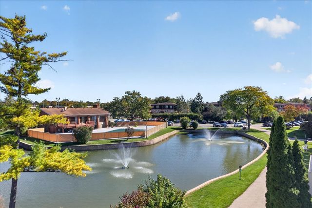 2000 Bayside Drive 313, Palatine, IL 60074