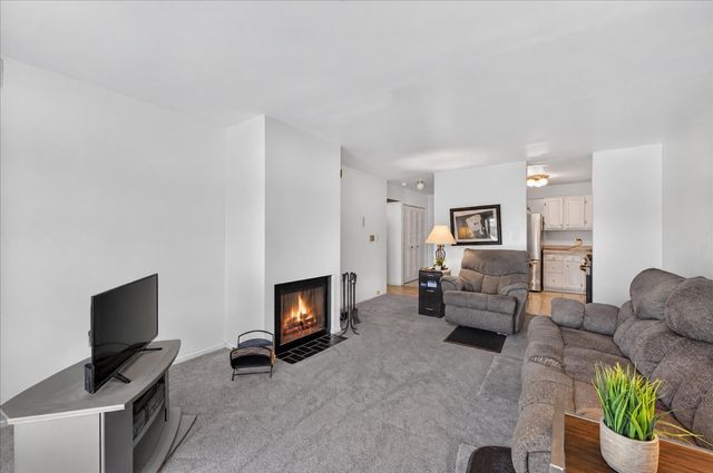 2000 Bayside Drive 313, Palatine, IL 60074
