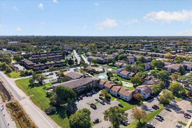 2000 Bayside Drive 313, Palatine, IL 60074