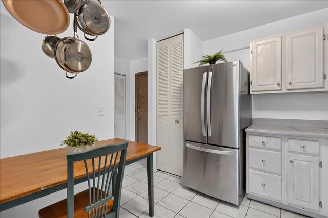 2000 Bayside Drive 313, Palatine, IL 60074