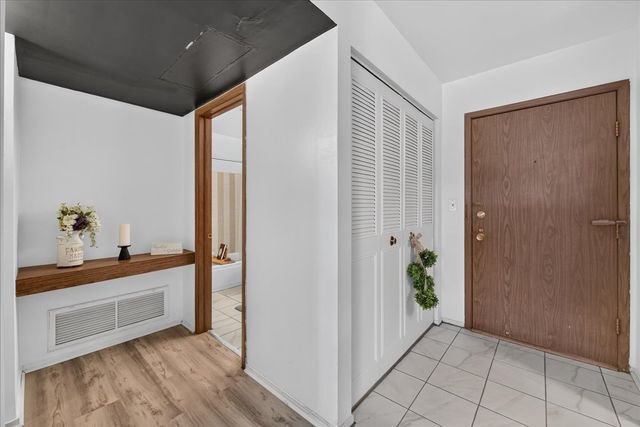 2000 Bayside Drive 313, Palatine, IL 60074
