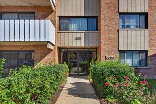 2000 Bayside Drive 313, Palatine, IL 60074