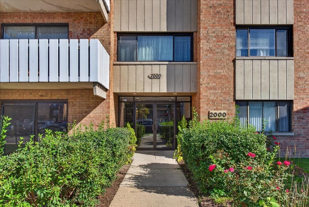 2000 Bayside Drive 313, Palatine, IL 60074