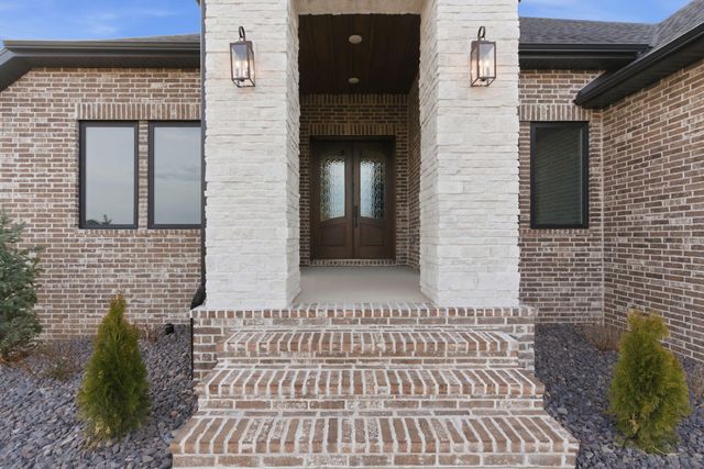 2067 N Silver Charm Avenue, Springfield, MO 65802