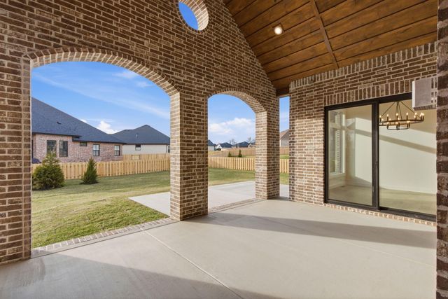 2067 N Silver Charm Avenue, Springfield, MO 65802