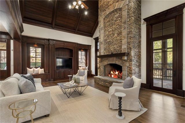 989 Middle Fork Trail, Suwanee, GA 30024