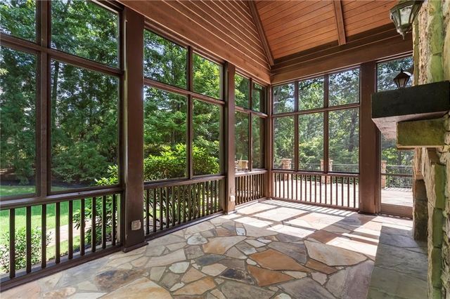 989 Middle Fork Trail, Suwanee, GA 30024