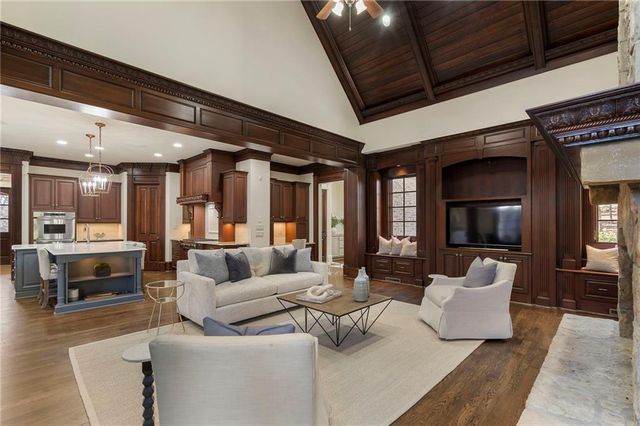 989 Middle Fork Trail, Suwanee, GA 30024