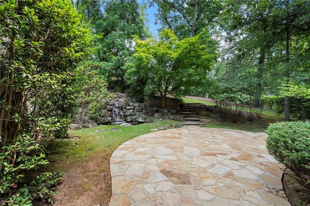 989 Middle Fork Trail, Suwanee, GA 30024