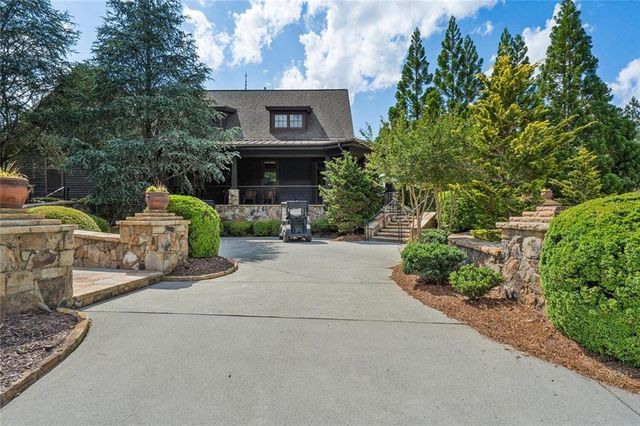 989 Middle Fork Trail, Suwanee, GA 30024