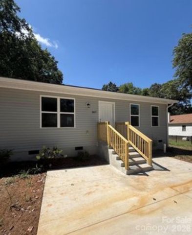 432 & 436 N Caldwell Avenue, Newton, NC 28658