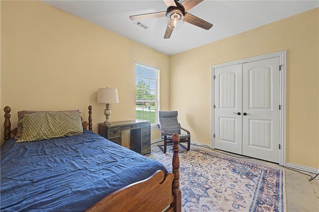 4715 N Rockledge Drive, Springdale, AR 72764