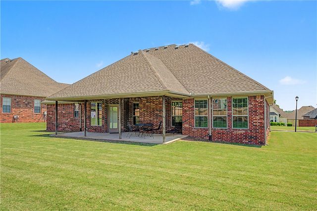 4715 N Rockledge Drive, Springdale, AR 72764