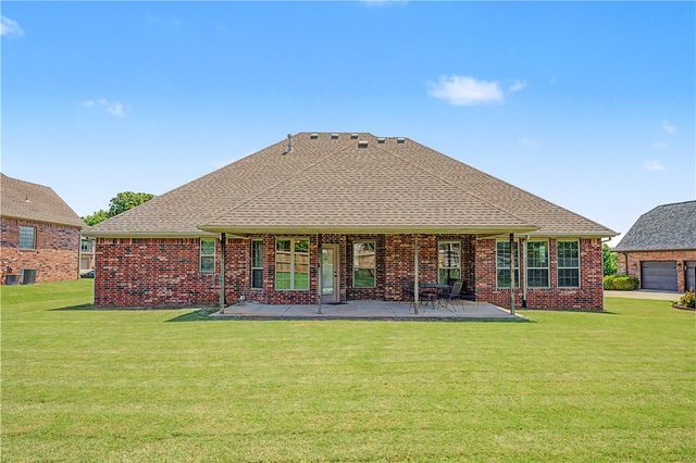 4715 N Rockledge Drive, Springdale, AR 72764