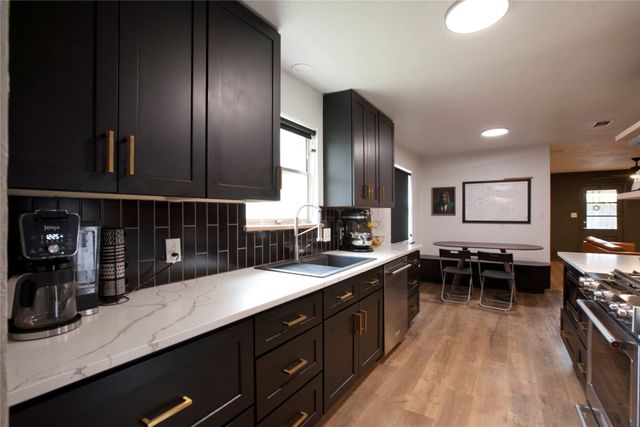 3905 Sundown Drive, Benbrook, TX 76116