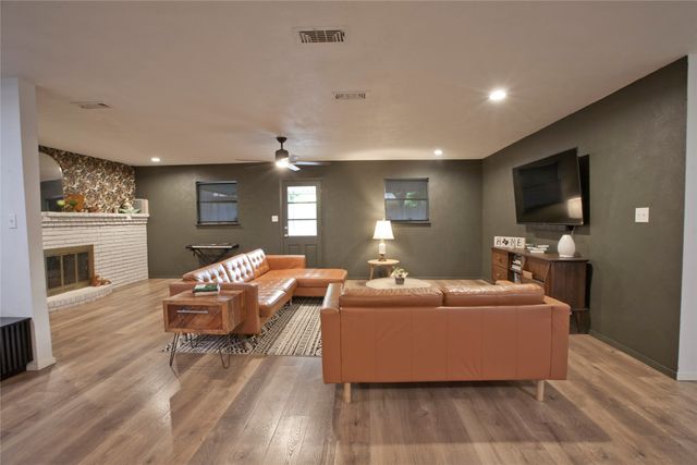 3905 Sundown Drive, Benbrook, TX 76116
