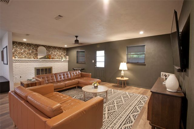 3905 Sundown Drive, Benbrook, TX 76116