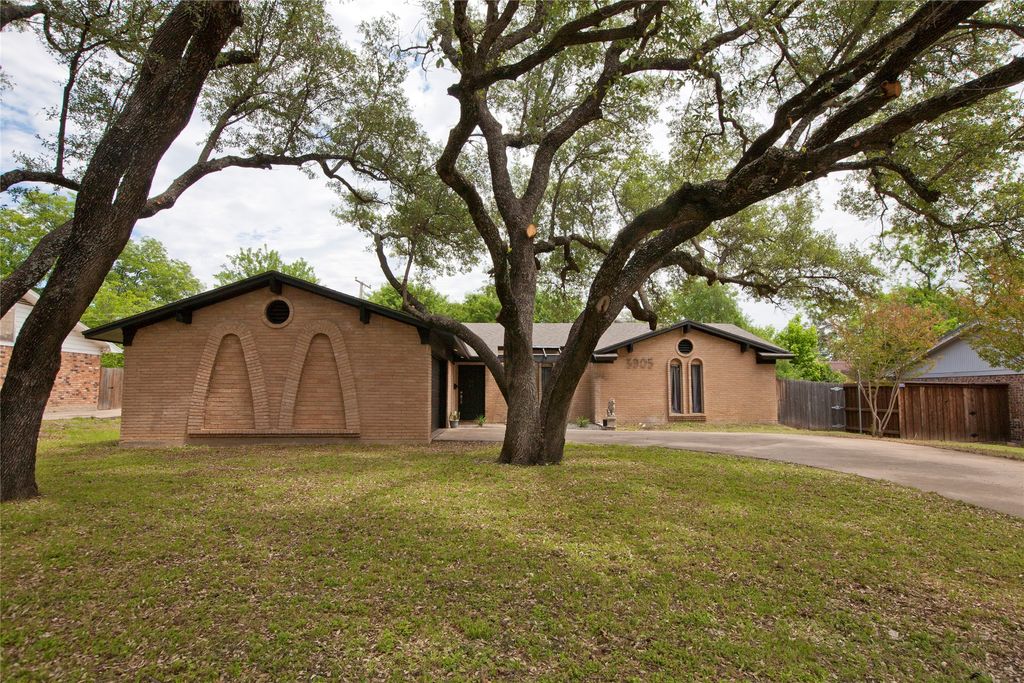 3905 Sundown Drive, Benbrook, TX 76116