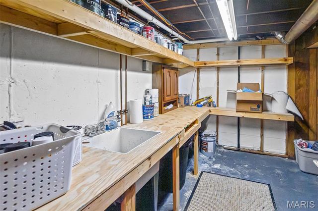 2305 W Delmar Avenue, Godfrey, IL 62035