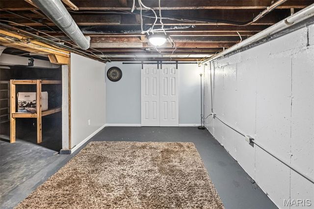 2305 W Delmar Avenue, Godfrey, IL 62035