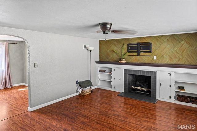 2305 W Delmar Avenue, Godfrey, IL 62035