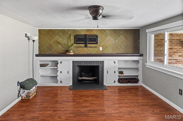 2305 W Delmar Avenue, Godfrey, IL 62035