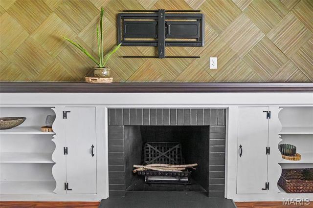 2305 W Delmar Avenue, Godfrey, IL 62035