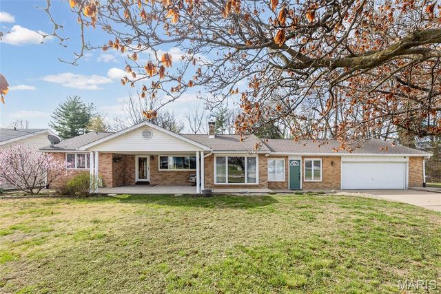 2305 W Delmar Avenue, Godfrey, IL 62035