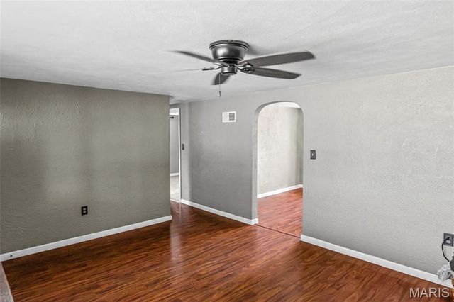 2305 W Delmar Avenue, Godfrey, IL 62035