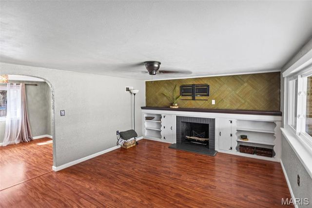 2305 W Delmar Avenue, Godfrey, IL 62035