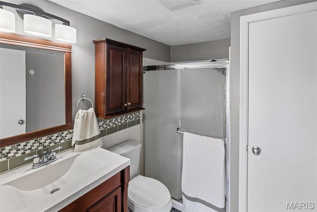 2305 W Delmar Avenue, Godfrey, IL 62035