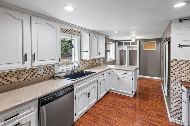 2305 W Delmar Avenue, Godfrey, IL 62035