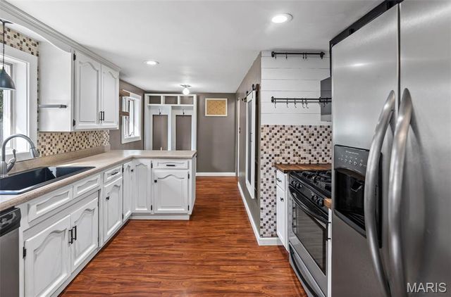 2305 W Delmar Avenue, Godfrey, IL 62035