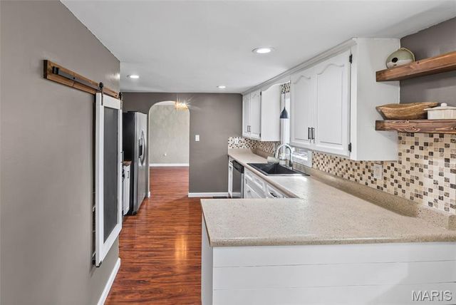 2305 W Delmar Avenue, Godfrey, IL 62035