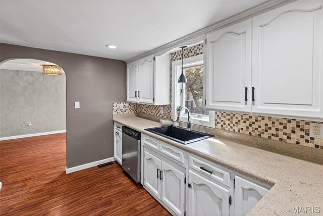 2305 W Delmar Avenue, Godfrey, IL 62035