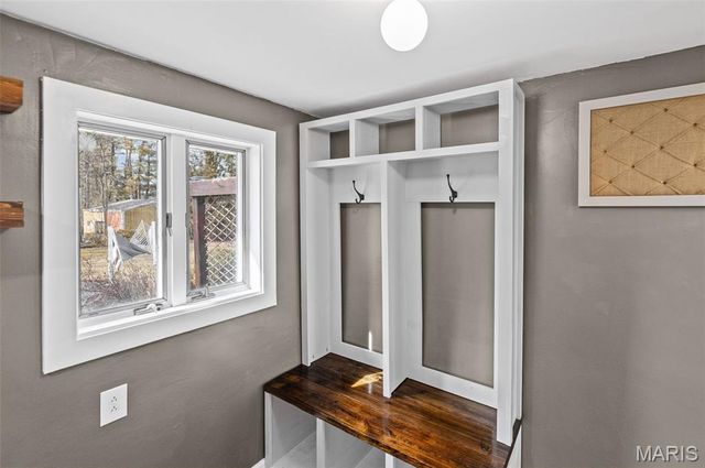 2305 W Delmar Avenue, Godfrey, IL 62035