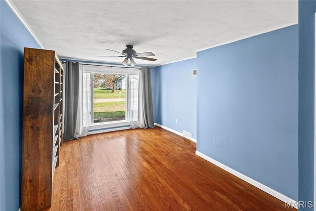 2305 W Delmar Avenue, Godfrey, IL 62035