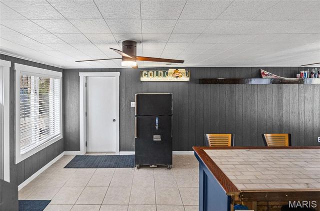 2305 W Delmar Avenue, Godfrey, IL 62035