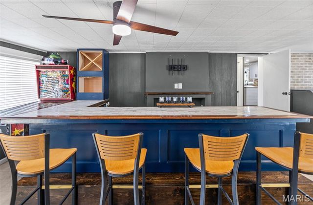 2305 W Delmar Avenue, Godfrey, IL 62035