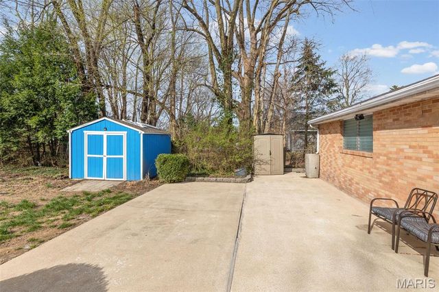 2305 W Delmar Avenue, Godfrey, IL 62035