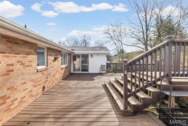 2305 W Delmar Avenue, Godfrey, IL 62035