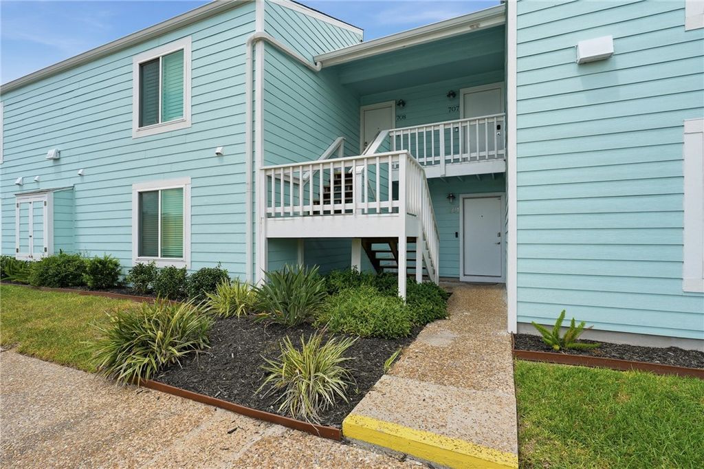708 Lauderdale Dr 708, Rockport, TX 78382 — exterior