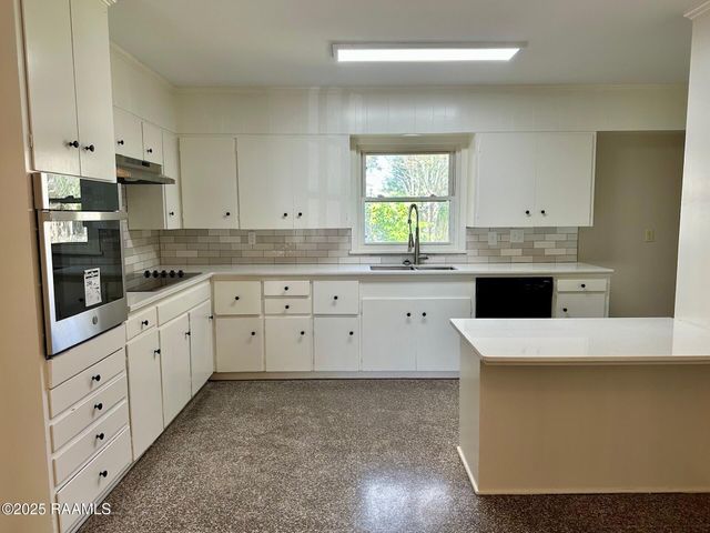 208 Colonial Drive, Lafayette, LA 70506