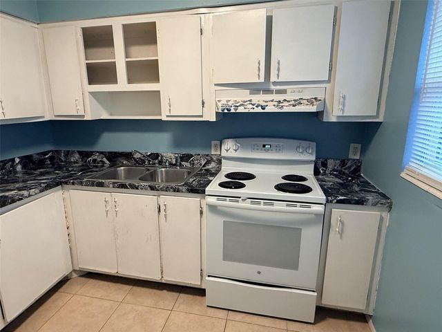 2409 13TH STREET W 2, Bradenton, FL 34205