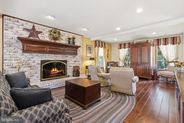 63 W LINFIELD TRAPPE RD, Royersford, PA 19468