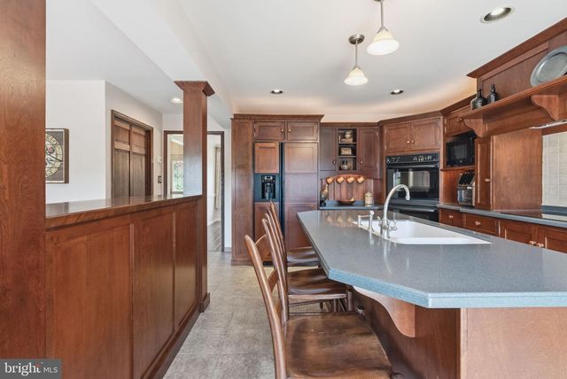 63 W LINFIELD TRAPPE RD, Royersford, PA 19468