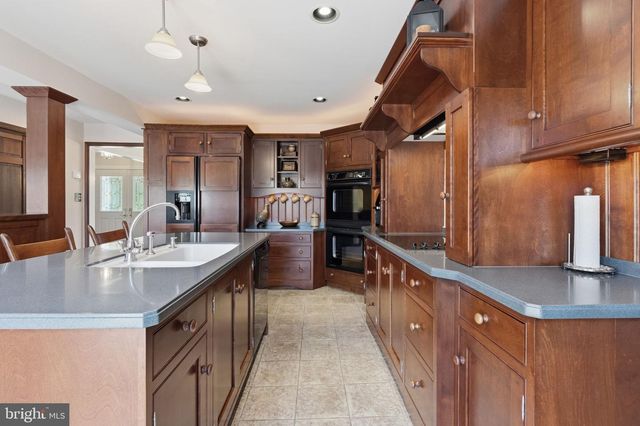 63 W LINFIELD TRAPPE RD, Royersford, PA 19468