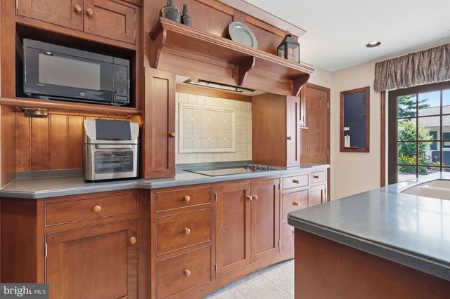 63 W LINFIELD TRAPPE RD, Royersford, PA 19468